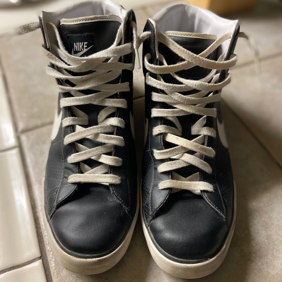 Men’s Nike high top shoes - Picture 4 of 5